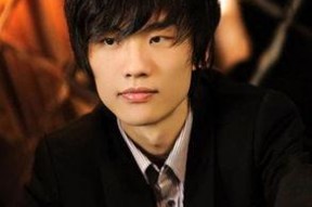 许嵩天使背景,许嵩音乐中的梦幻与救赎